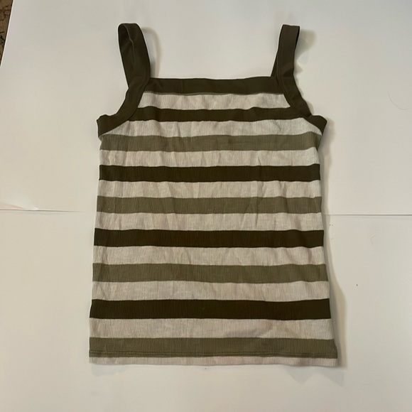 Small gap tank top - Picture 1 of 3